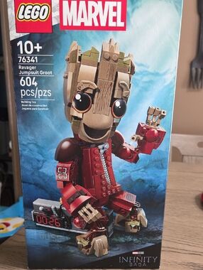 Lego Marvel Ravager Jumpsuit Groot – Red, Brown, Tan